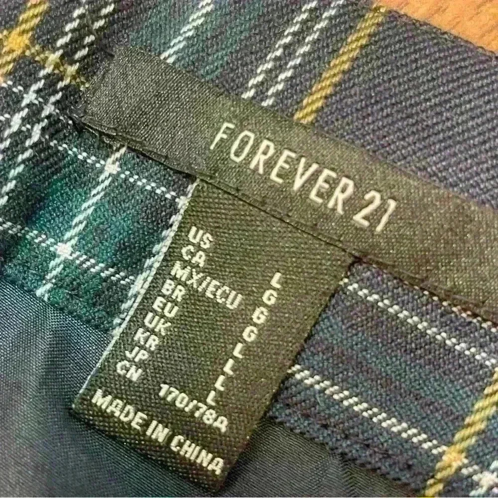๐ NWOT, School girl plaid mini skirt - Picture 4 of 4